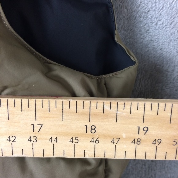 Mountain Equipment MEC Down Vest Mens XS Puffer Khaki Hiking Outdoors Vtg - Picture 5 of 15